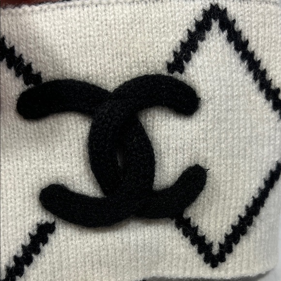 CHANEL Black and White Logo Headband - Picture 4 of 4